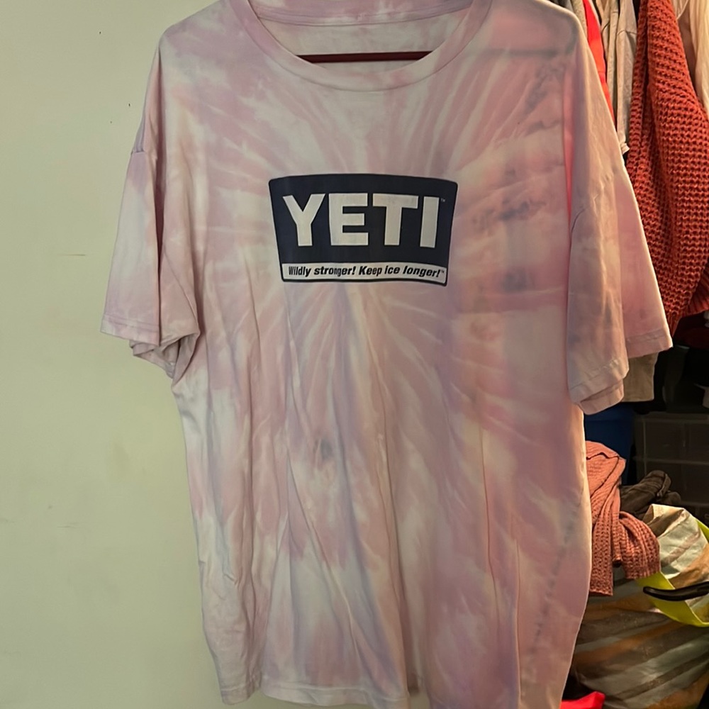 Yeti tee